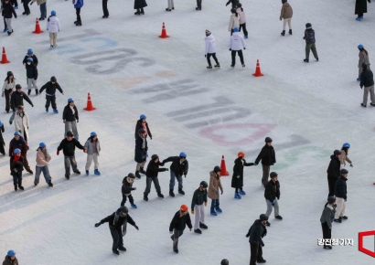 [포토] 서울의 겨울 명소 '서울광장 스케이트장 개장'