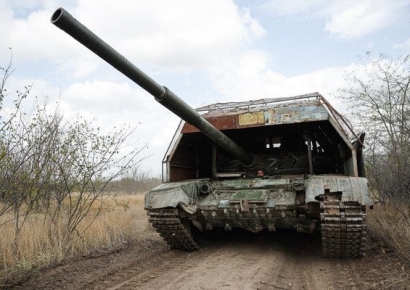 장갑차 떨어지니 영화소품 가져다 쓰는 러시아…구소련 탱크도 동원