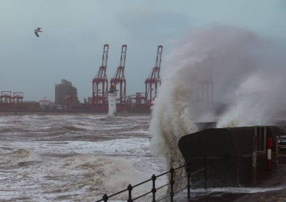 미군, 홍해서 아군 전투기 오인 격추…조종사들 무사 탈출