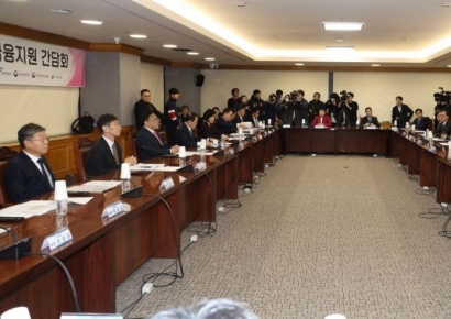 [포토] 소상공인 지원 방안 발표하는 조용병 회장