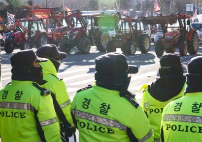 '28시간 남태령 대첩' 경찰 제한 통고 논란…“집회의 자유 침해”