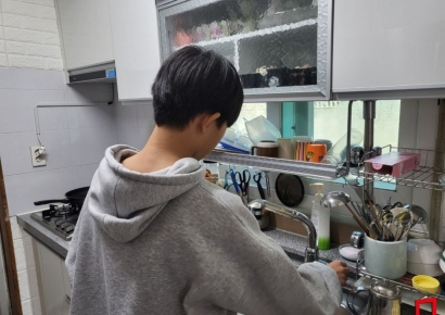 "너무 어려서 제외래요"…중학교 가기 싫은 12살 정우[간병에 갇힌 청춘]