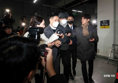 [포토] 호송차로 이동하는 노상원