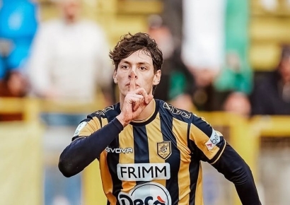 첫 골 넣자 관중들 일제히 '나치 경례'…축구선수 누군가 봤더니