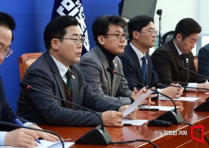 [포토] 박찬대, '한덕수 탄핵' 절차 개시 선언 "내란 수사에 타협 없다"