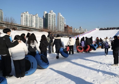 [포토] 눈썰매장 개장, 기다림도 즐거워