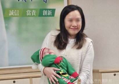 쌍둥이 중 둘째 111일 만에 순산한 대만 엄마