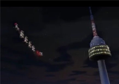 크리스마스 이브에 한국 온 산타, 3분만에 선물 2천만개 뿌리고 北으로