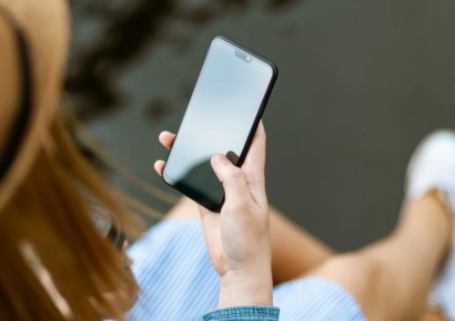 "1박2일 데이트권 팝니다"…중고마켓에 뜬금없는 상품