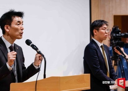 [포토] 김용현 전 국방장관 변호인단 입장발표 기자회견