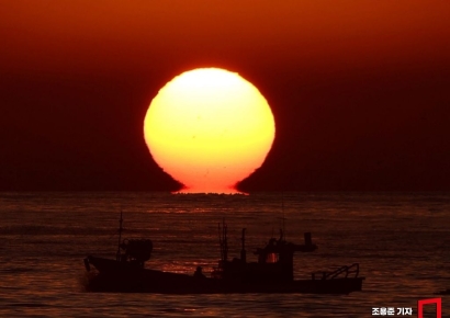 [포토] 힘차게 떠 오른 2025년 을사년 새해 