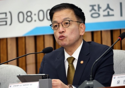 최상목 "韓탄핵소추 재고해야...국정·경제에 심각한 타격"