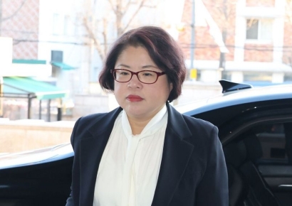 [포토] 김복형 헌법재판관 출근