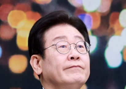 이재명 "어둠 깊을수록 빛 그리는 마음 간절…하나 된 국민 다시 일어설 것"