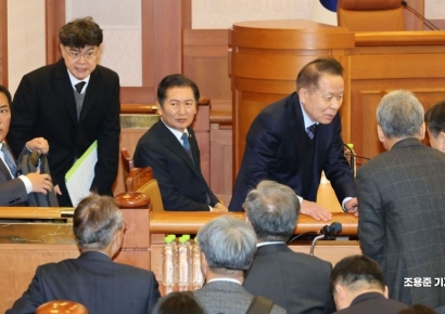 [포토] 첫 변론준비기일 참석한 국회 탄핵소추단장과 대리인들