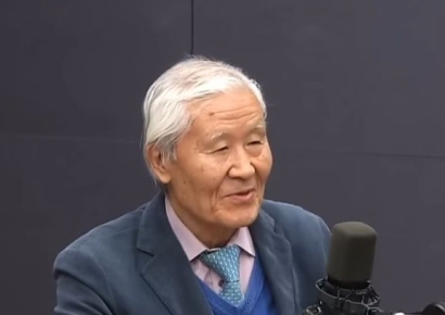 조갑제, 尹 비상계엄에 "군대 안 간 통수권자의 병정놀이"