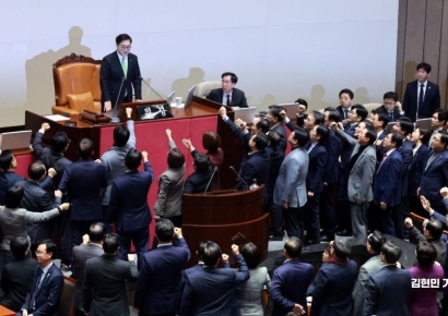 [포토] 집단 항의하는 국민의힘