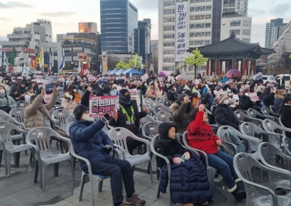 환율 전망 대폭 올린 글로벌 IB…"내년 하반기까지 상승 지속 전망"