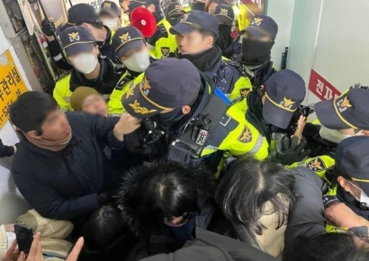 "내란 입장 밝혀라"…박수영 의원 사무실서 시민·경찰 대치(종합)