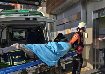 "어떻게 된 일인가요"…사고 여객기 기적 생존 승무원의 첫 마디