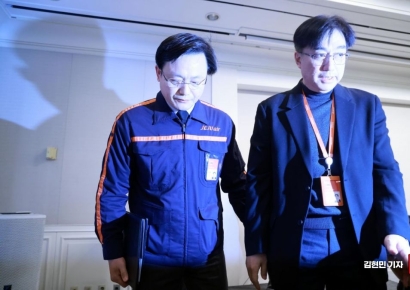 [포토] 김이배 제주항공 대표 "사고 책임 통감…유가족 지원 최우선"