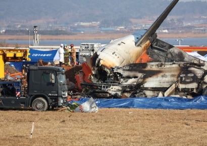 "권력 이전 중 발생한 사고"…여객기 추락 앞다퉈 보도한 美언론