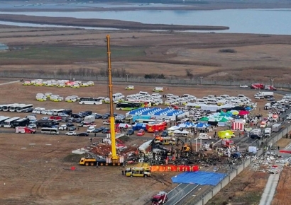 "관제탑, 추락 3분전 소방대 알려…희생자 신원 146명 확인"