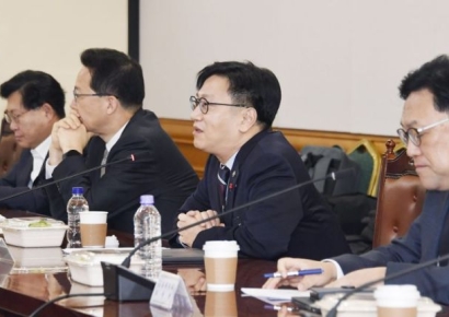 대형악재의 연속…F4 "4100억달러 외환보유고, 대응여력 충분" 