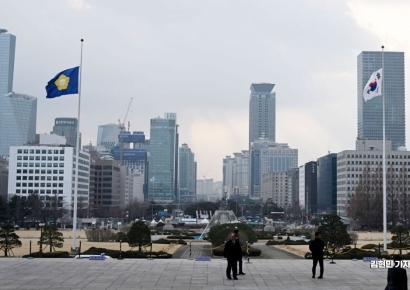 [포토] 여객기참사에 ‘정쟁 올스톱’…국회, 조기 게양