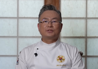 "일하다 뛰쳐나왔다"…'흑백요리사' 안유성, 김밥 200줄 말아 무안공항 방문