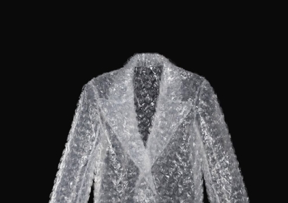 "입으면 터지는 거 아냐?"…뽁뽁이로 만든 17만원 한정판 원피스