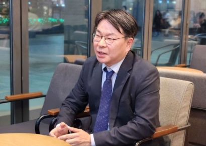 [이슈인터뷰]"시니어비즈니스 외길 인생…'에이징 인플루언서' 꿈꾼다"