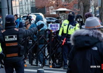 [포토] 대통령 관저 인근 윤석열 대통령 체포 촉구 시위