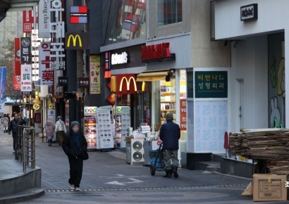 외식 경기 반등했지만…김밥·떡볶이만 팔렸다