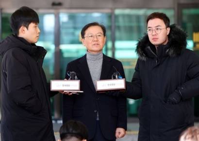 [속보]尹측 "적법하면 당당히 응할 것…현재 체포영장은 불법" 