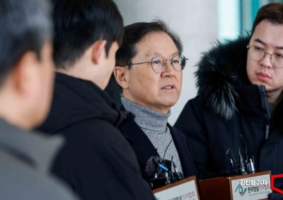 [포토] 윤갑근 변호사, '대통령 영장 발부 불법'