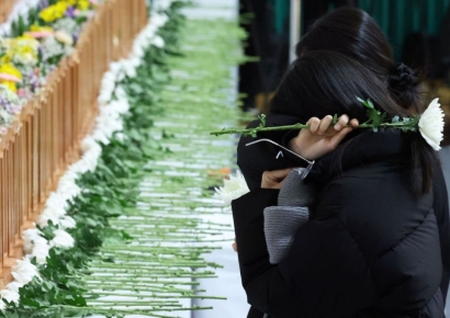 제주항공 승무원의 한숨 "비행 끝나고서야 참았던 눈물 흘려"