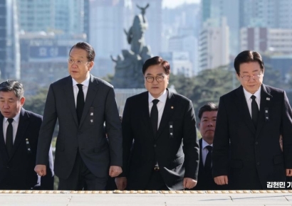 [포토] 회장장으로 향하는 국회의장과 여야 대표