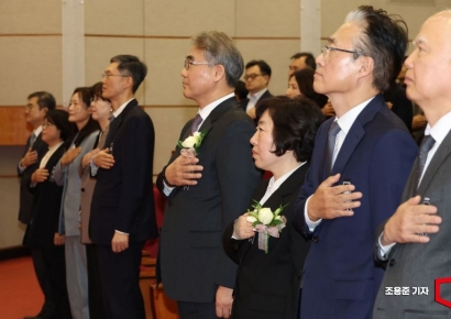 조한창·정계선 헌법재판관 취임…'尹 탄핵 사건' 심리 속도 낼 듯