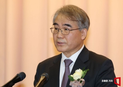 [포토] 취임사 하는 조한창 신임 재판관 