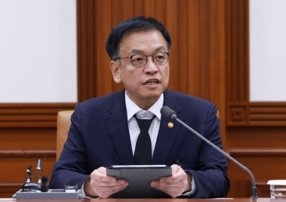 최상목 권한대행 “금융권 충당금 확충해 위기대응능력 강화해야”