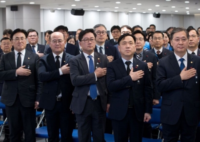 'AI G3 도약·기술사업화에 전력' 과기정통부, 2025년 시무식 개최