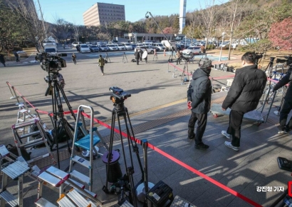 [포토] 尹 대통령 체포영장 집행, 포토라인 설치된 공수처 앞