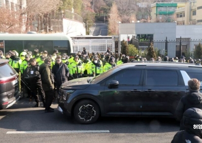 [포토] 한남동 대통령 관저 에워싼 경찰