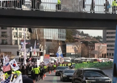 "총 안 되면 칼이라도 휴대해 막아라"…尹, 경호처에 무장 지시 의혹