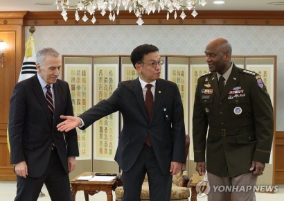 최상목 권한대행, 주한 미대사·미군사령관 접견…"외교·안보 흔들림없이 추진"