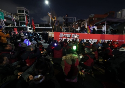 경찰, '尹 관저 행진' 민주노총 조합원 2명 현행범 체포