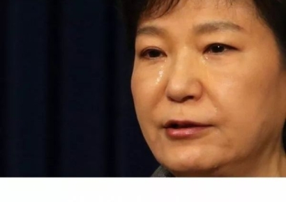 "거부하면 되는 거였구나…진작 말해주지" 尹 체포 불발에 '박근혜 눈물' 밈 눈길