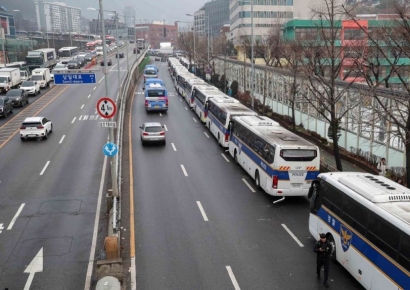[포토] 경찰버스로 에워싼 대통령 관저 주변