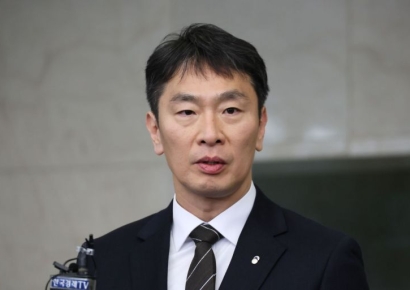 이복현 "정치-경제 분리하자…국가신용등급 자각심 필요"